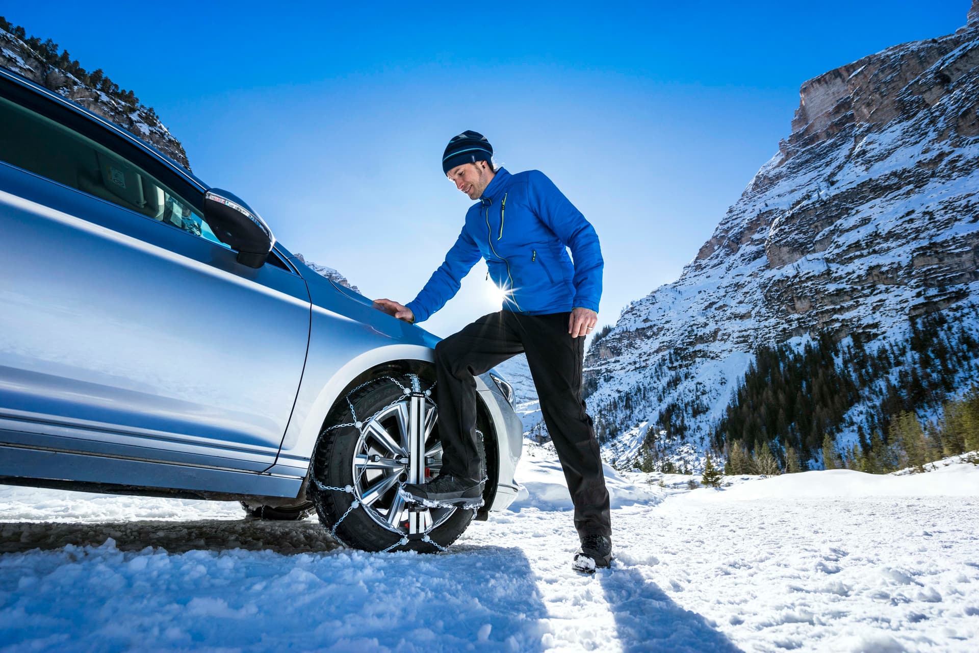 Wie Schneeketten4u Ihnen hilft, Schneeketten für Autos mit wenig Platz im Radkasten zu finden