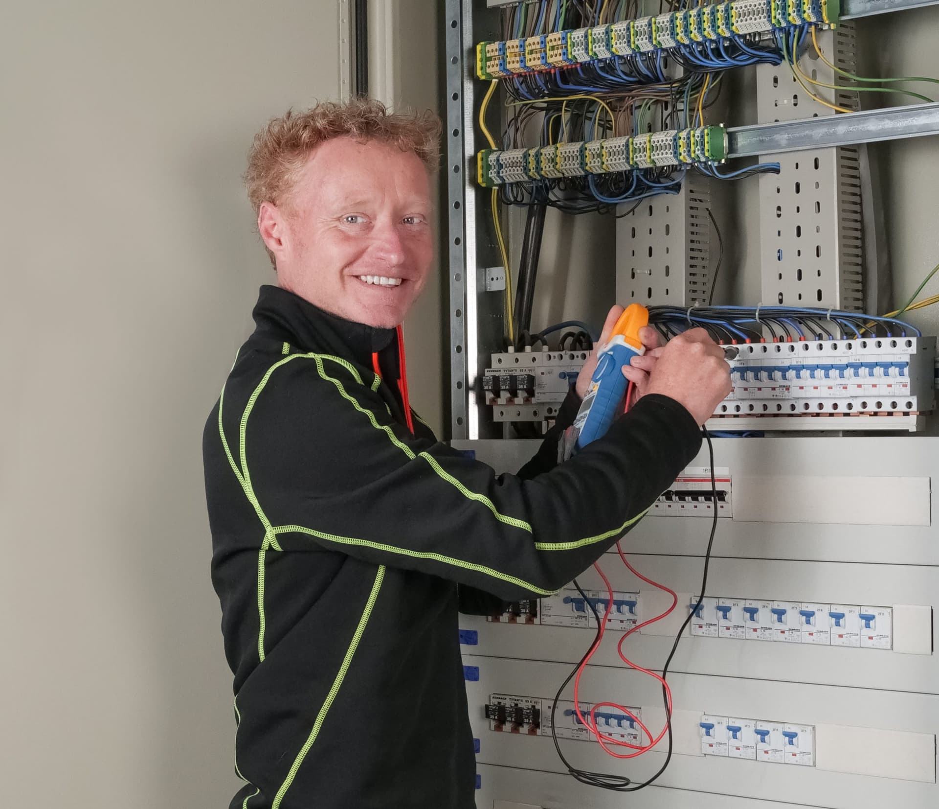 Elektriker in der Nähe gesucht? meister-job hat die Lösung