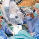 Brustverkleinerung: Wann eine Operation sinnvoll sein kann